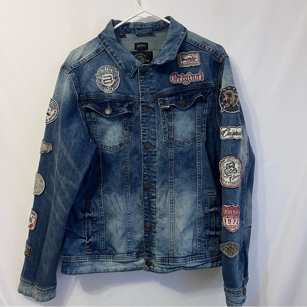 Buffalo David Bitton Men’s Medium Blue Denim Jacket Fade with Decorative Patches